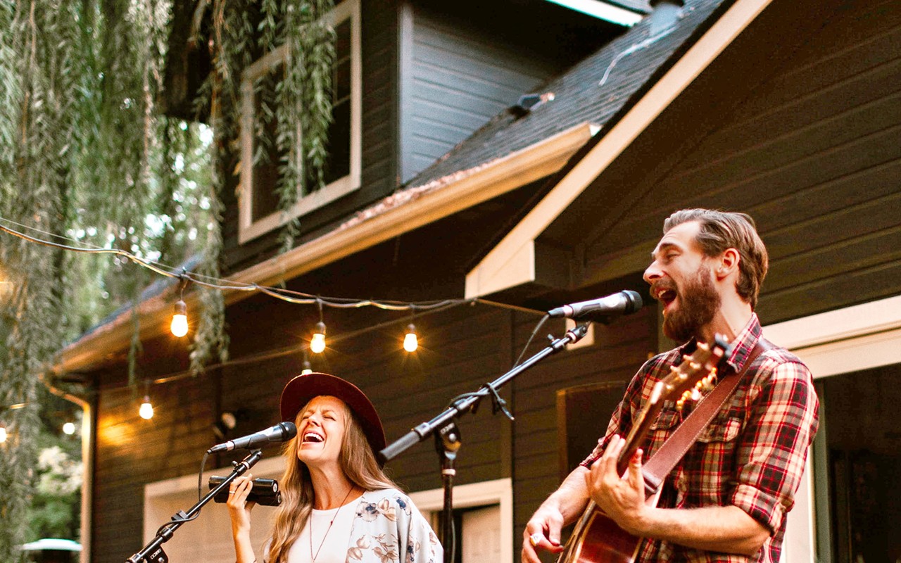 Fort Vine holds live folk concert in Santa Maria