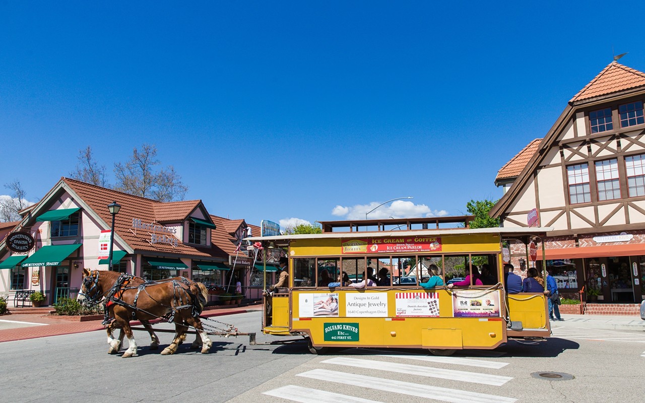 Solvang allows electric trolleys